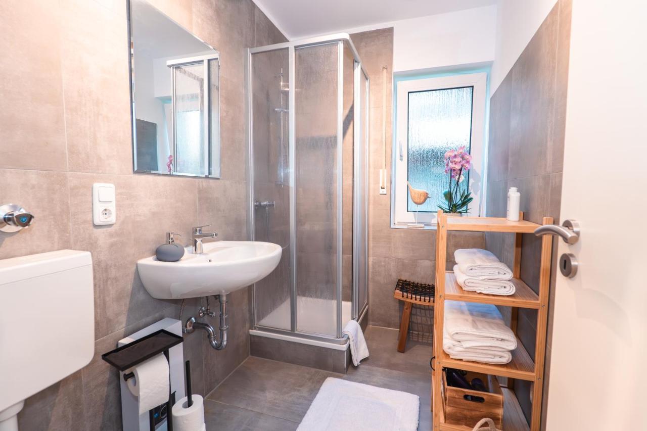 Mit Tiefgarage U. Balkon Apartment